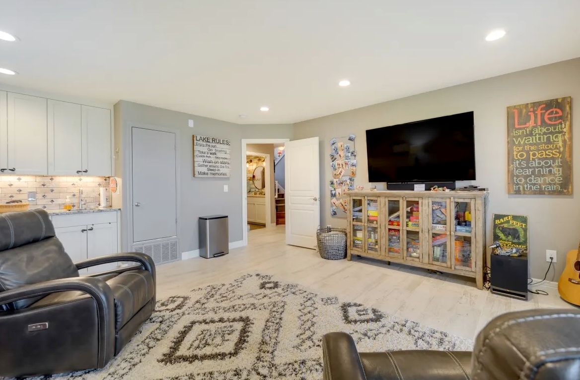 Interior, Recessed Lighting, Wood Texture Flooring