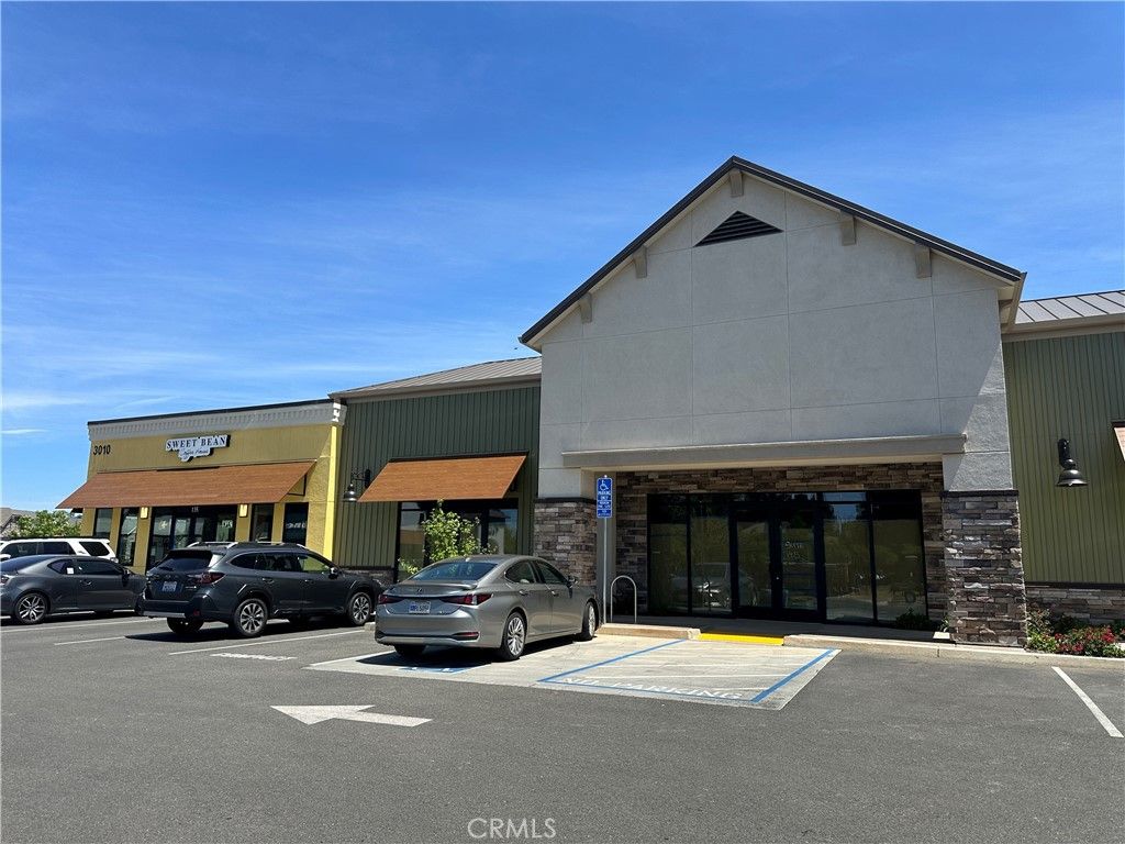 Exterior, Facade, Brick Facade, Modern