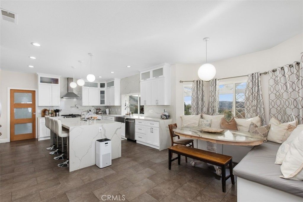 Dining room, Interior, Kitchen, Pendant Lights, Recessed Lighting, Stainless Steel Appliances