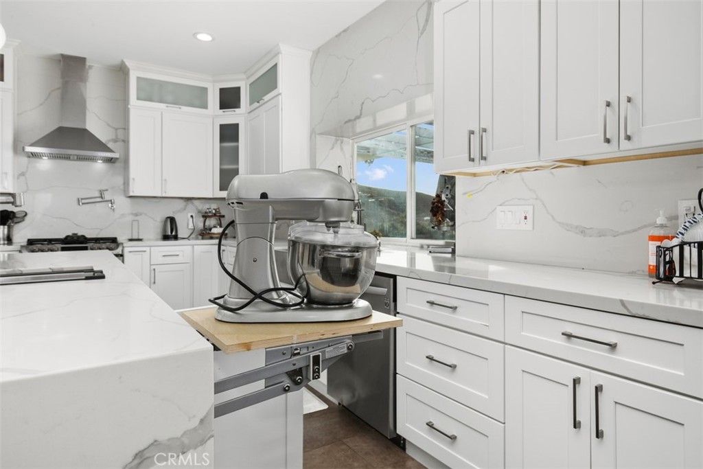 Interior, Kitchen, Marble Walls, Recessed Lighting