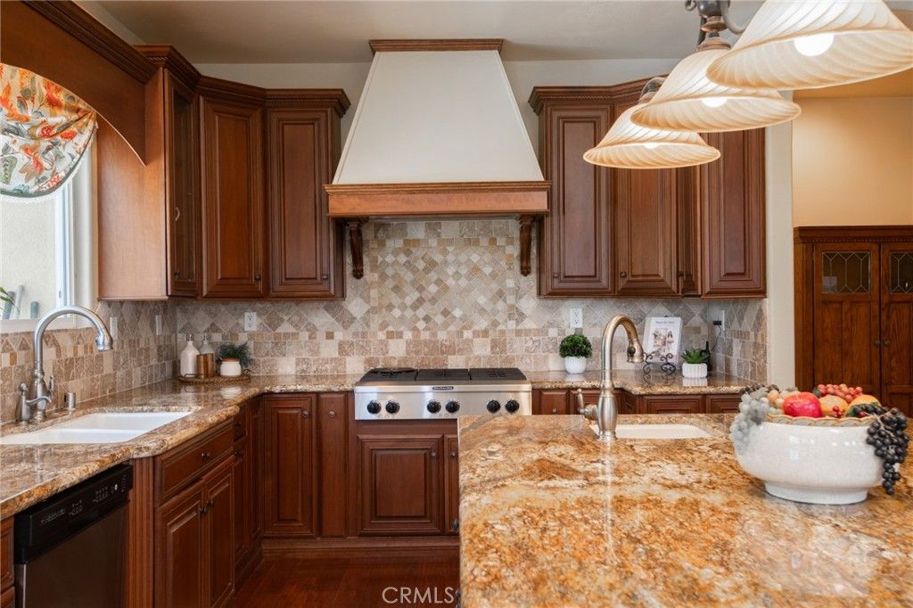 Interior, Kitchen, Pendant Lights, Wood Texture Flooring
