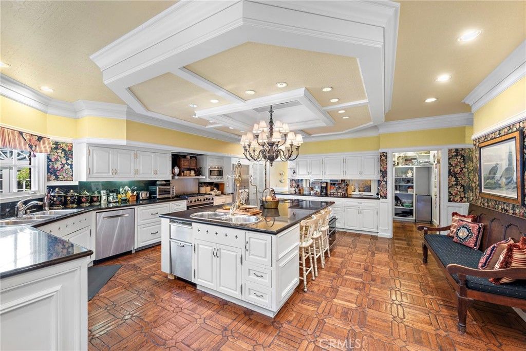 Chandelier, Interior, Kitchen, Recessed Lighting, Stainless Steel Appliances