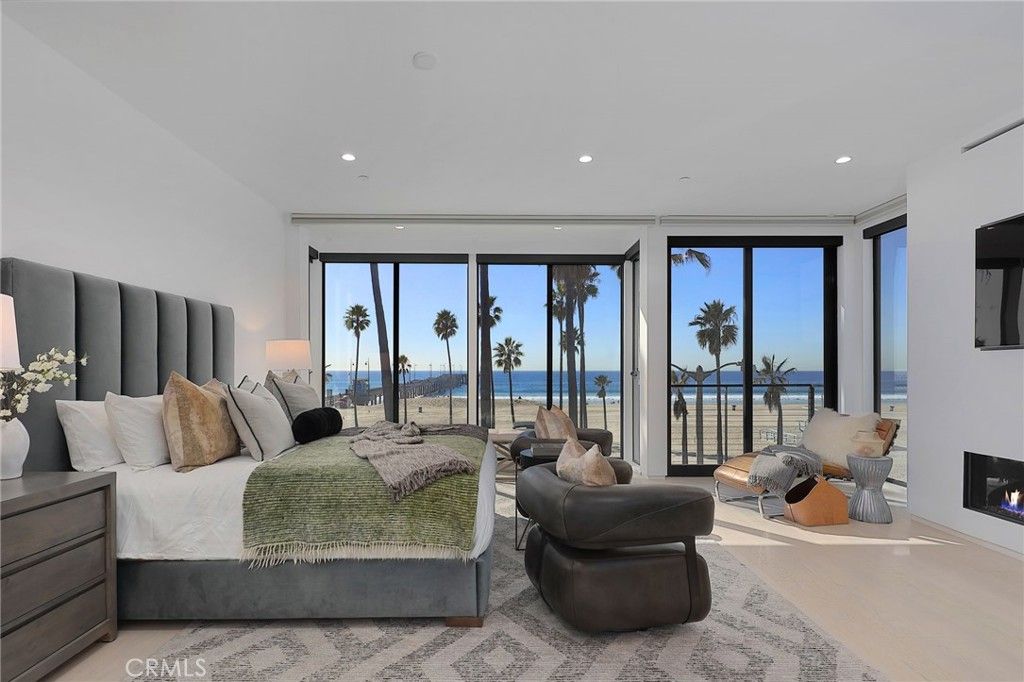 Bedroom, Fireplace, Interior, Recessed Lighting, Water