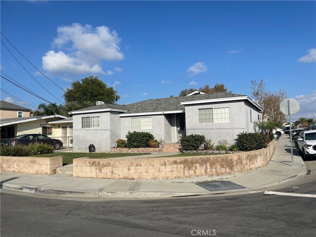 Exterior, Facade, Ranch