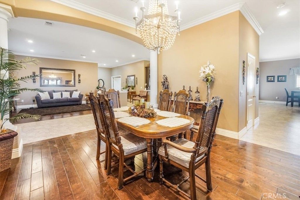 Chandelier, Dining room, Interior, Recessed Lighting, Wood Texture Flooring