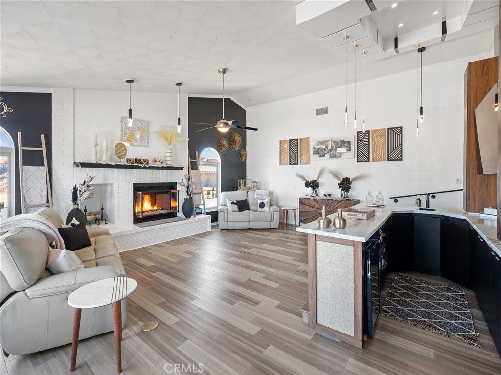 Fireplace, Interior, Living room, Pendant Lights, Recessed Lighting, Wood Texture Flooring