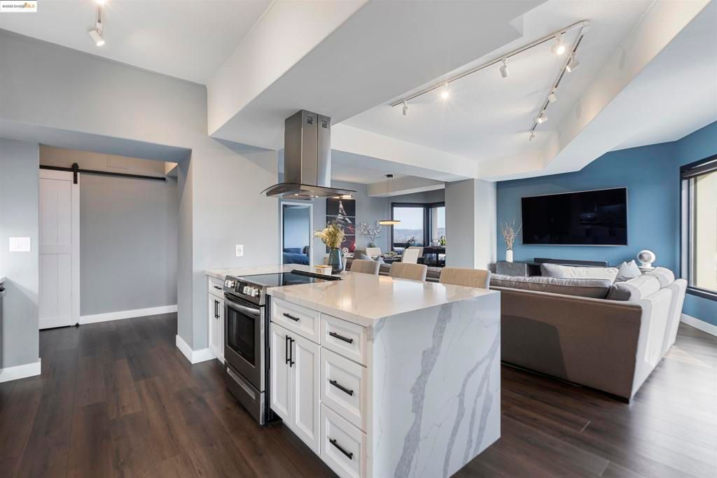 Dining room, Interior, Kitchen, Living room, Stainless Steel Appliances, Wood Texture Flooring