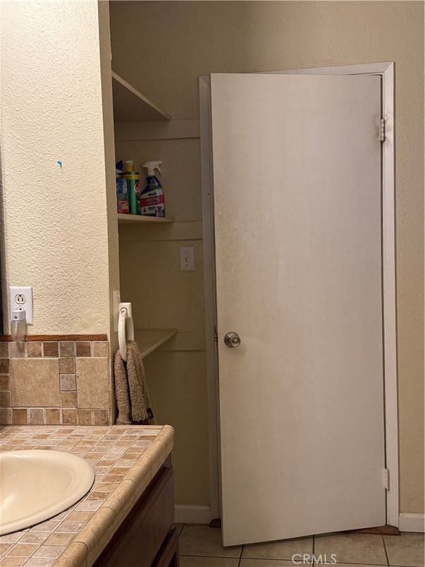 Bathroom, Interior, Tile Countertops