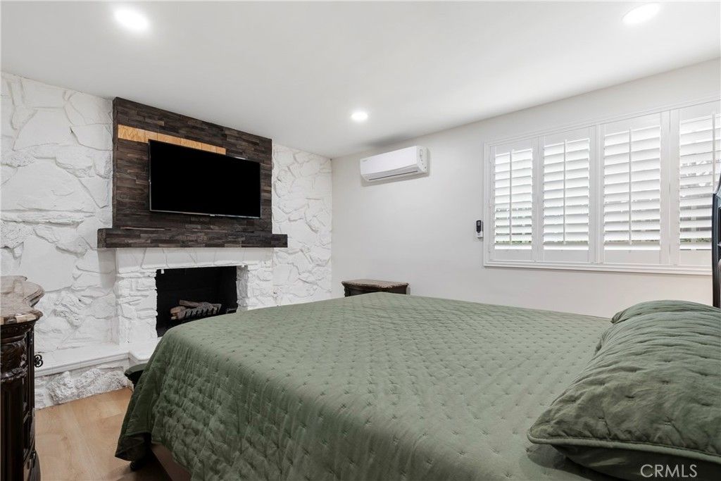 Bedroom, Fireplace, Interior, Recessed Lighting, Wood Texture Flooring