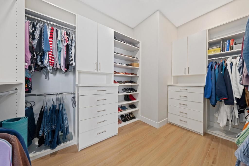 Interior, Walk-in Closets, Wood Texture Flooring