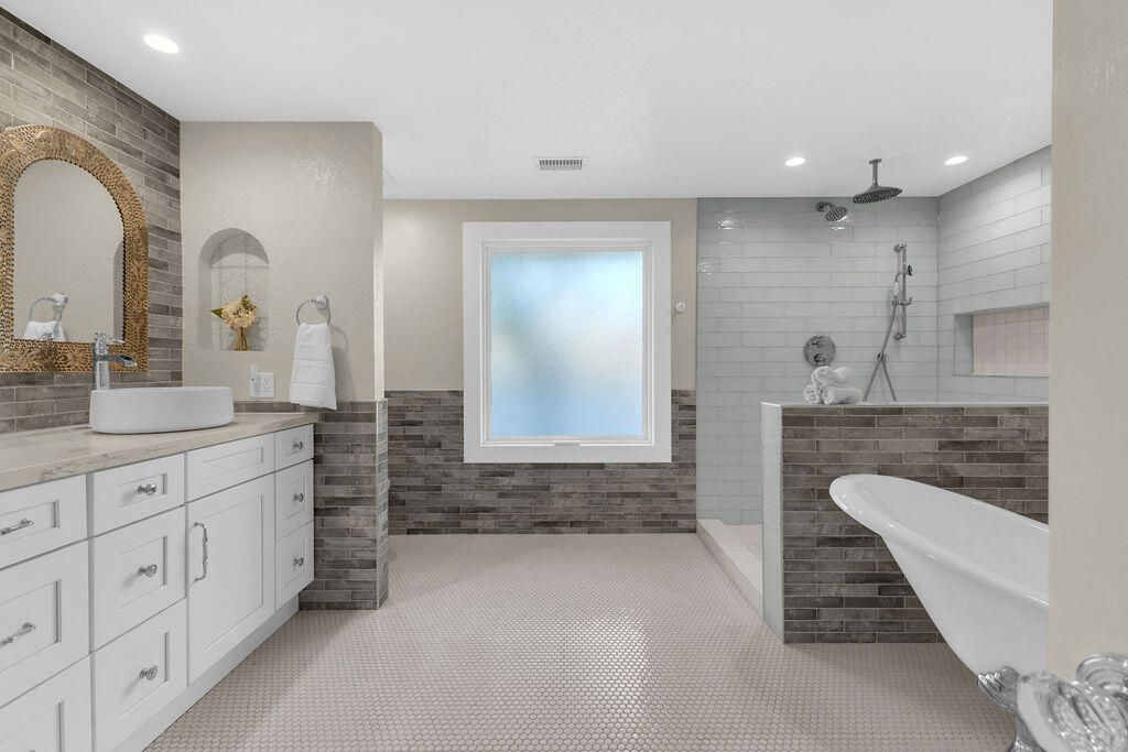 Bathroom, Dual Sink Vanities, Interior, Recessed Lighting