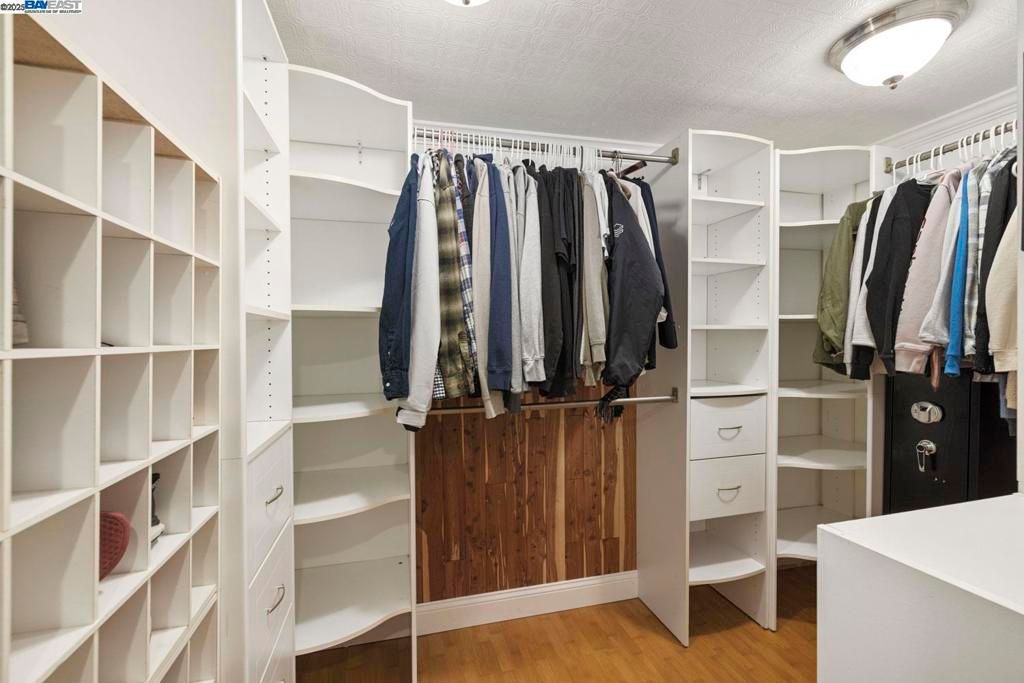 Interior, Walk-in Closets, Wood Texture Flooring