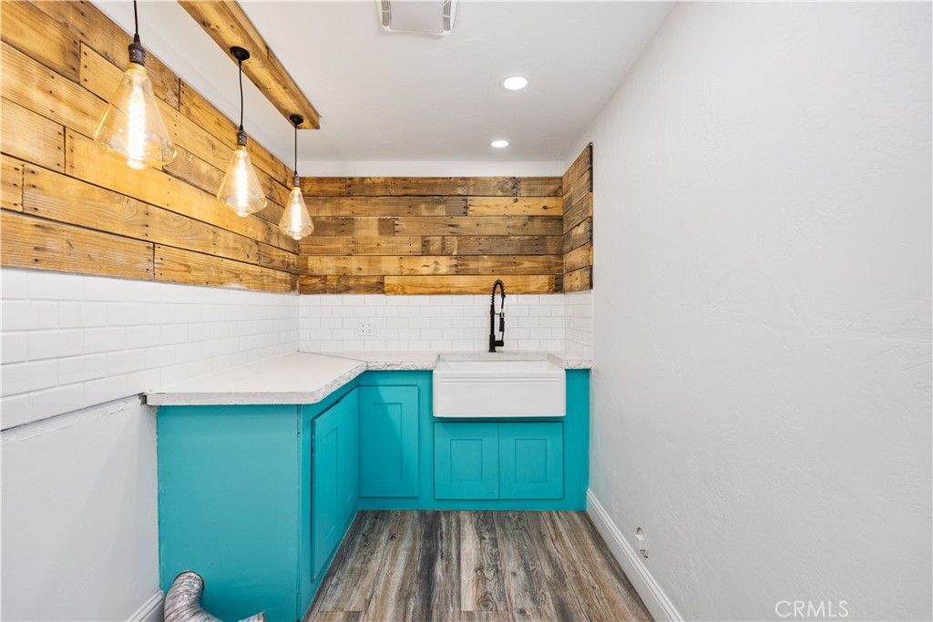 Interior, Pendant Lights, Recessed Lighting, Wood Texture Flooring, Wooden Walls
