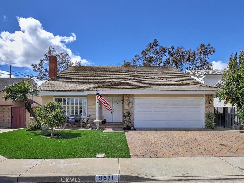 Attached, Exterior, Facade, Ranch