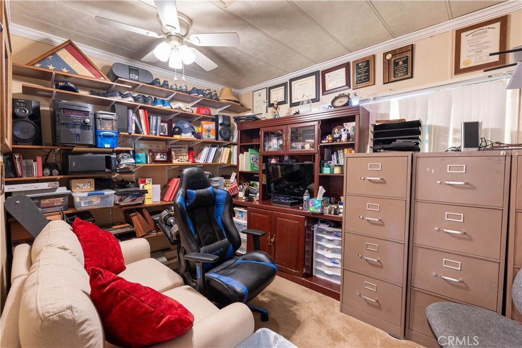 Home Office, Interior
