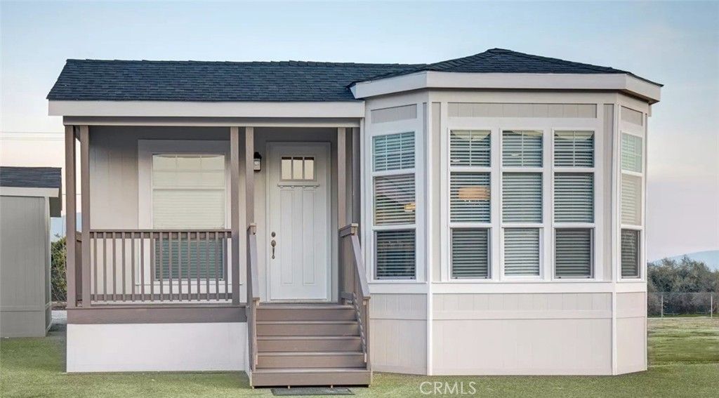 Exterior, Facade, None