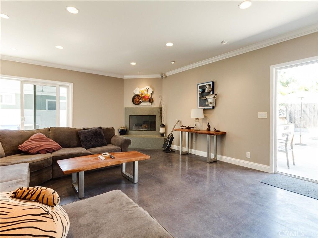 Fireplace, Interior, Living room, Recessed Lighting