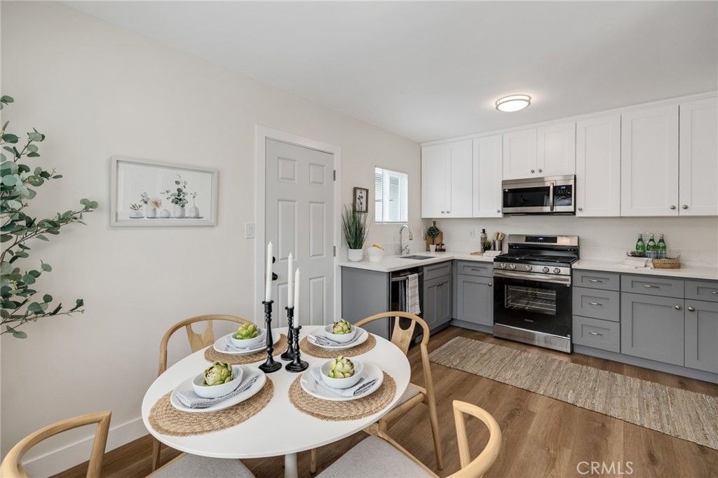 Dining room, Interior, Kitchen, Stainless Steel Appliances, Wood Texture Flooring