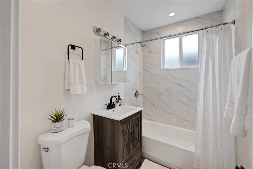Bathroom, Interior, Marble Walls, Recessed Lighting