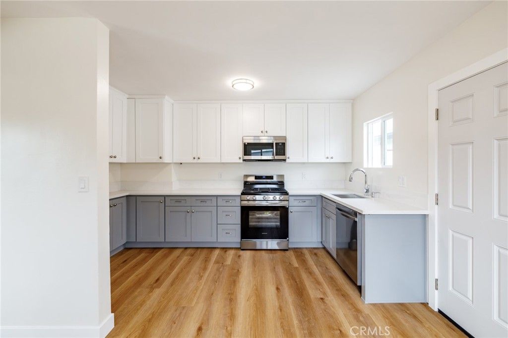 Interior, Kitchen, Stainless Steel Appliances, Wood Texture Flooring