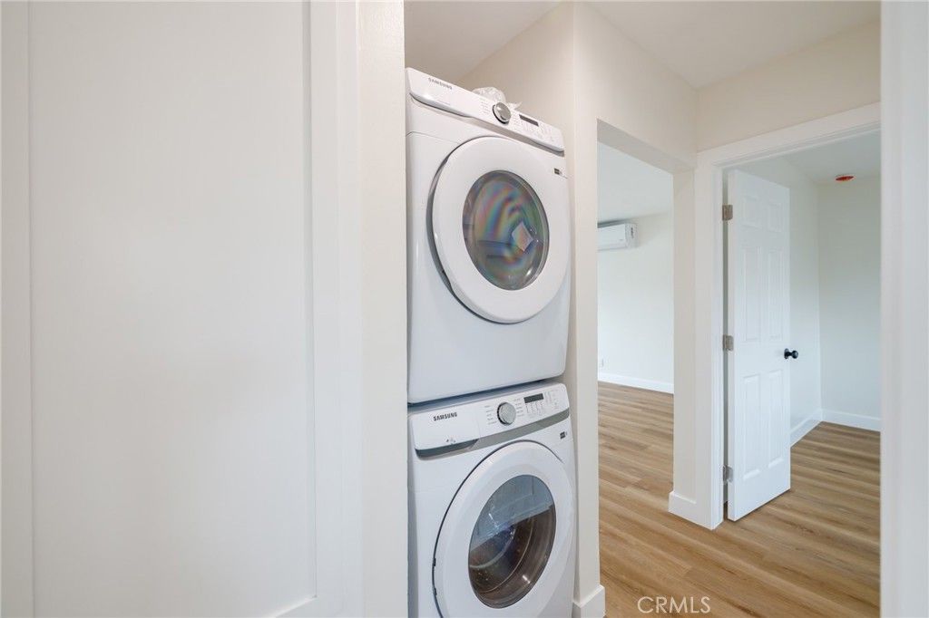 Interior, Utility Closets, Washer, Wood Texture Flooring