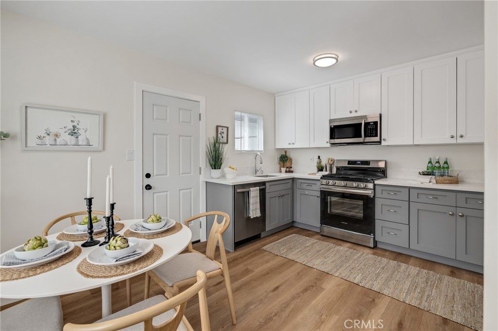 Dining room, Interior, Kitchen, Stainless Steel Appliances, Wood Texture Flooring
