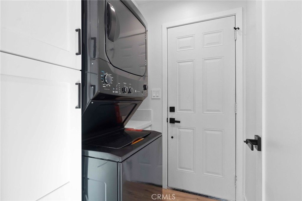 Interior, Utility Closets, Washer, Wood Texture Flooring