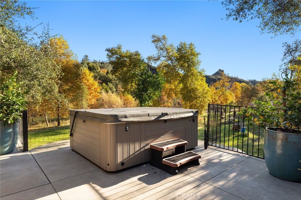 Exterior, Hot Tub
