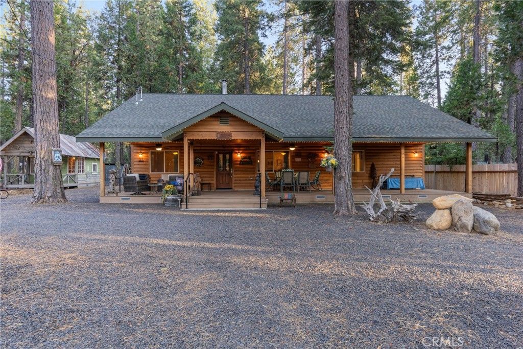 Backyard, Exterior, Facade, Log Home
