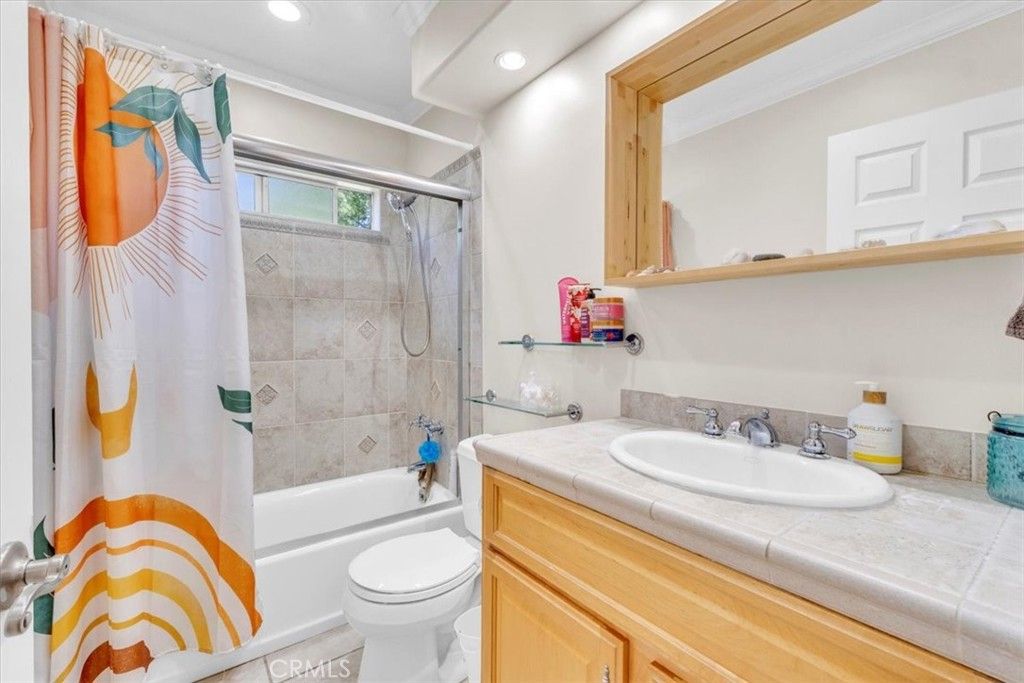 Bathroom, Interior, Recessed Lighting, Tile Countertops