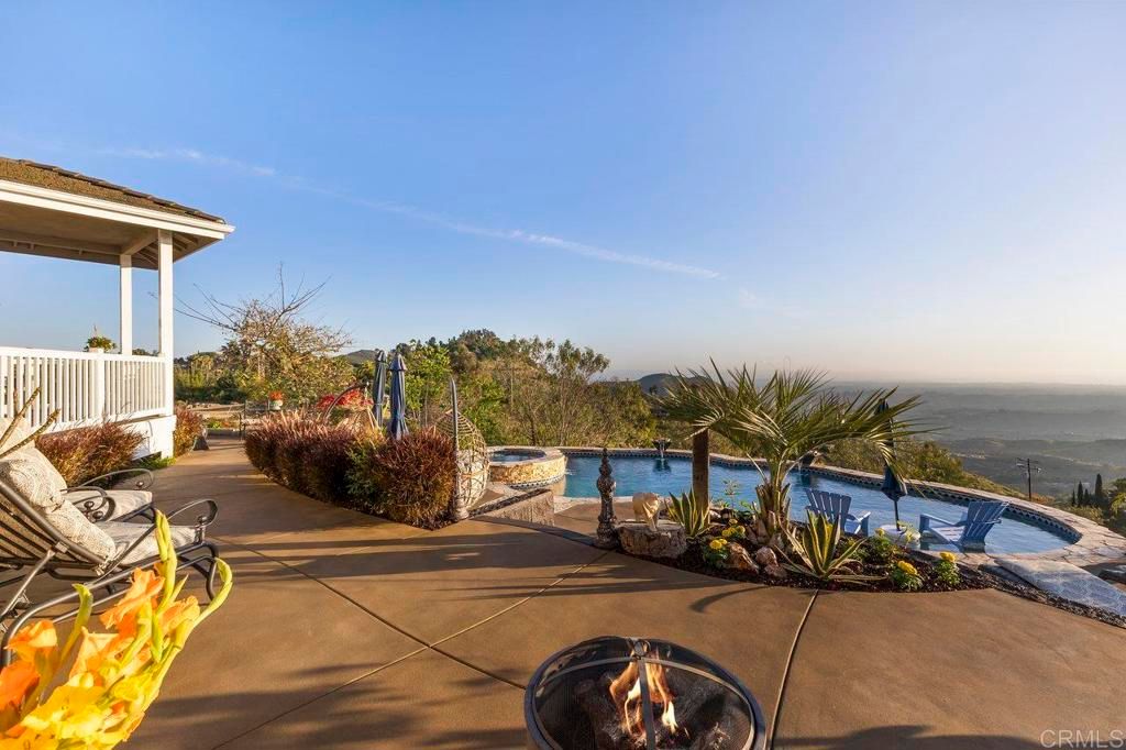Exterior, Pool, Water