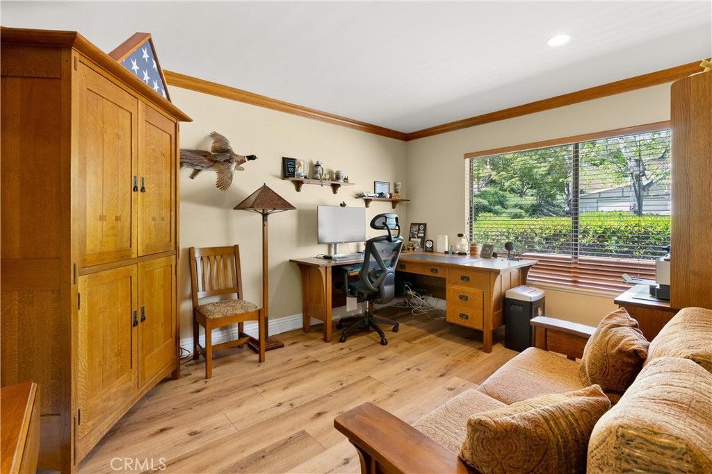 Home Office, Interior, Recessed Lighting, Wood Texture Flooring