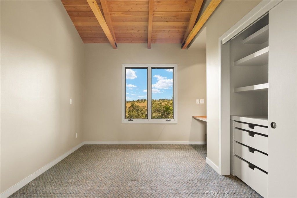 Empty room, Interior, Wooden Beams, Wooden Ceilings