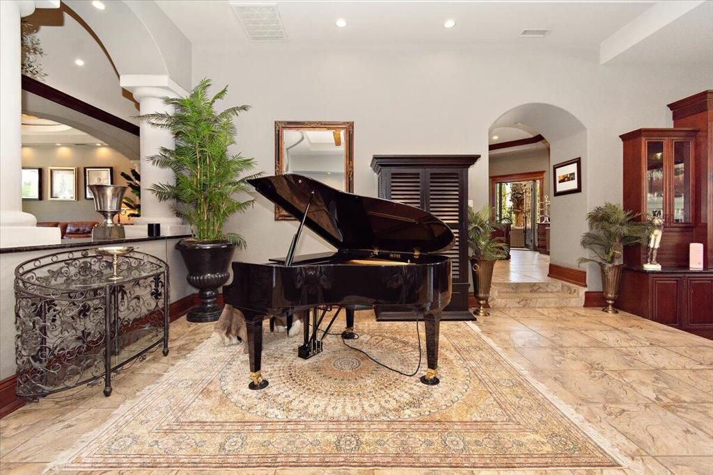 Interior, Piano, Recessed Lighting, Wood Texture Flooring