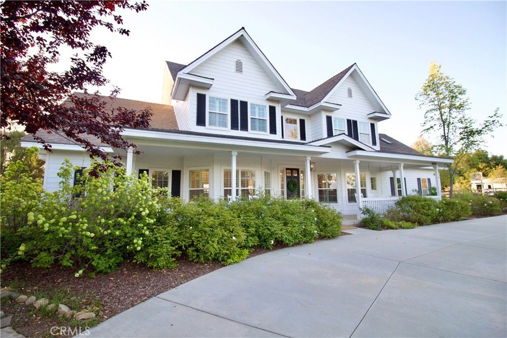 Exterior, Facade, Farmhouse