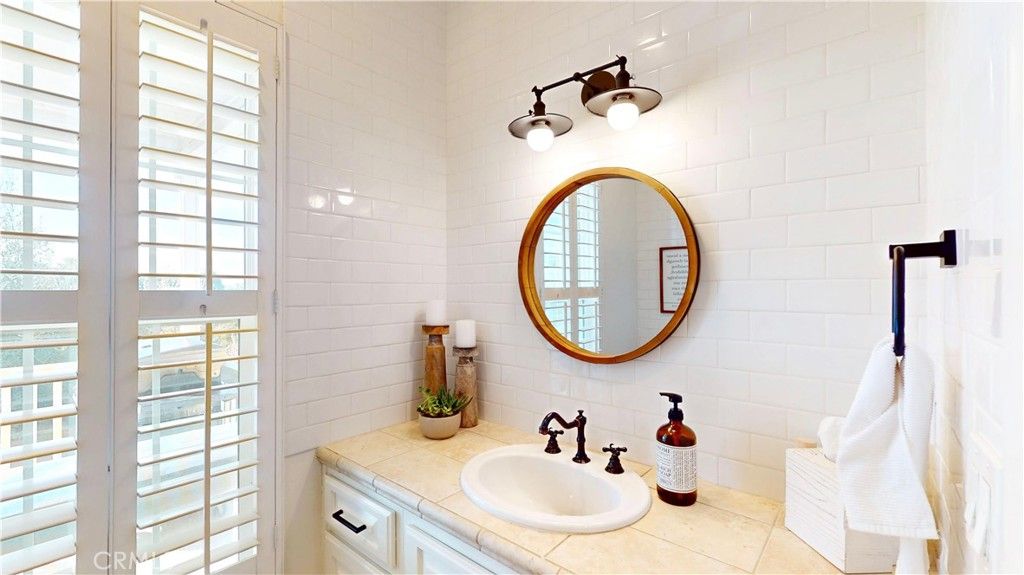Bathroom, Interior, Tile Countertops