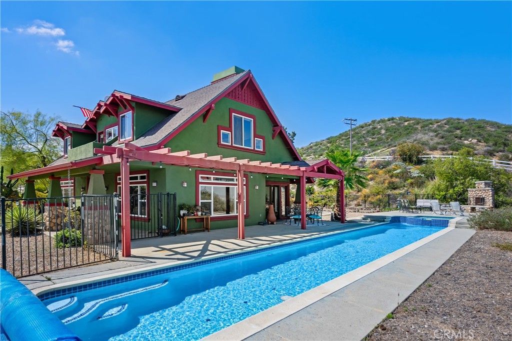 Exterior, Pool