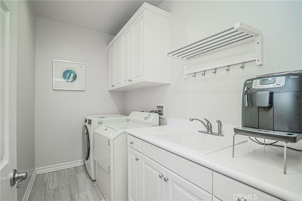 Interior, Washer, Wood Texture Flooring