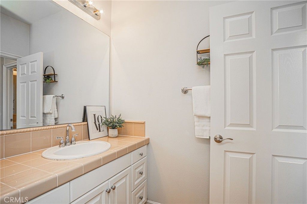 Bathroom, Interior, Tile Countertops
