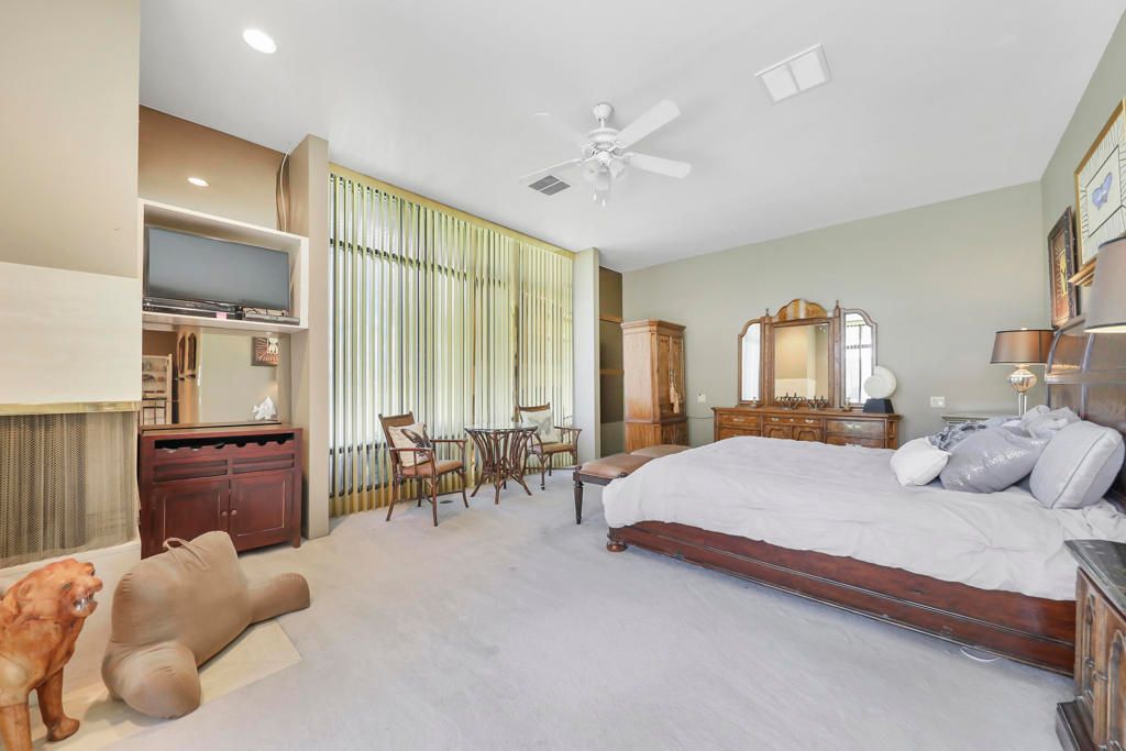 Bedroom, Dining room, Interior, Recessed Lighting