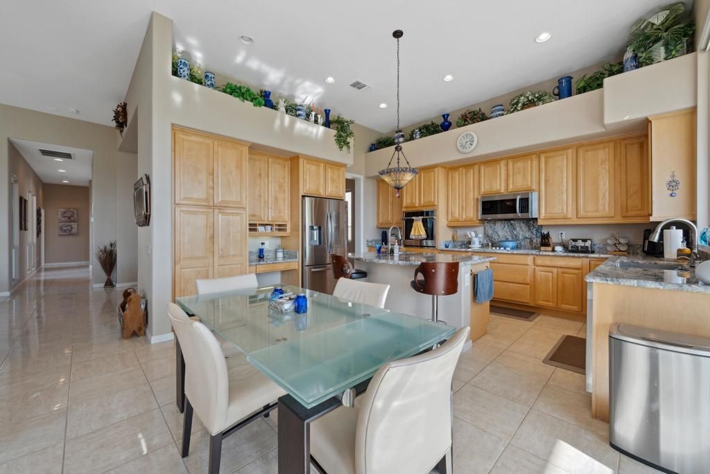 Dining room, Interior, Kitchen, Recessed Lighting, Stainless Steel Appliances