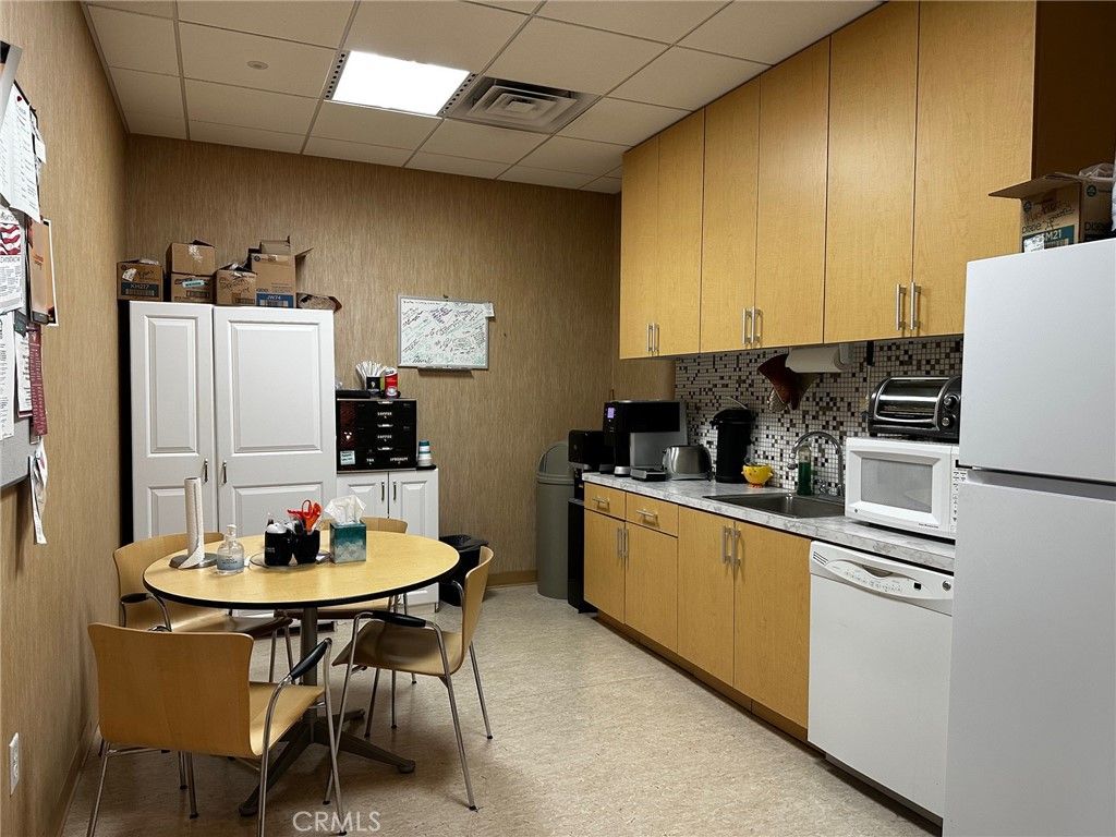 Dining room, Interior, Kitchen, Recessed Lighting