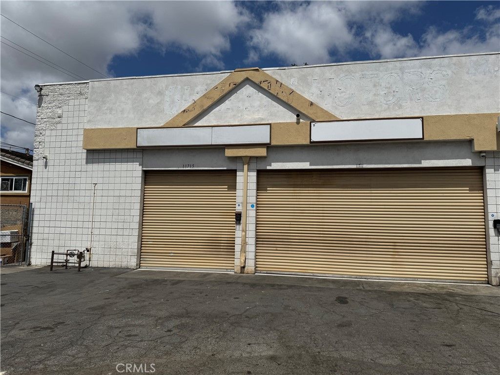 Exterior, Facade, None