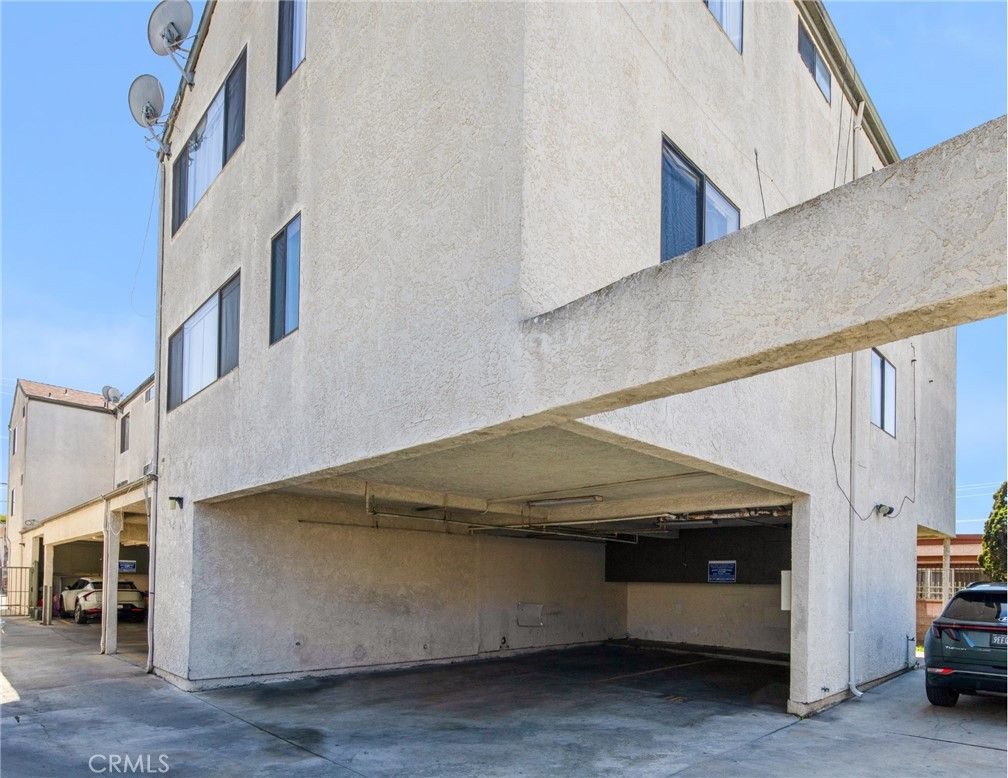 Exterior, Facade, None