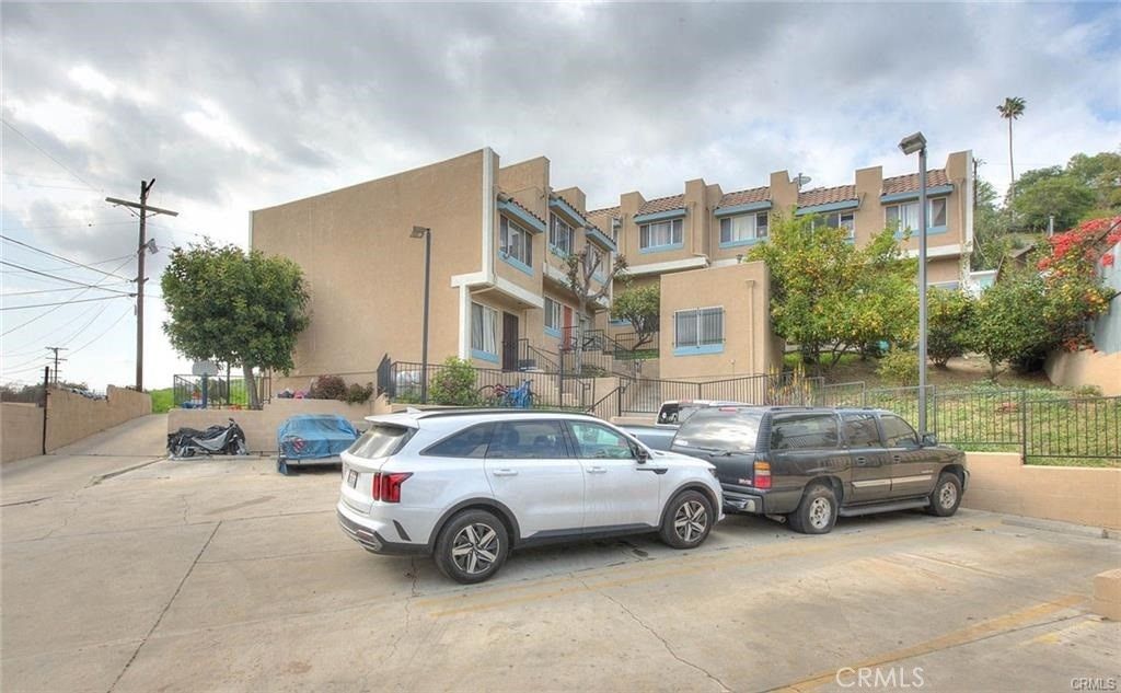 Exterior, Facade, Rowhouse