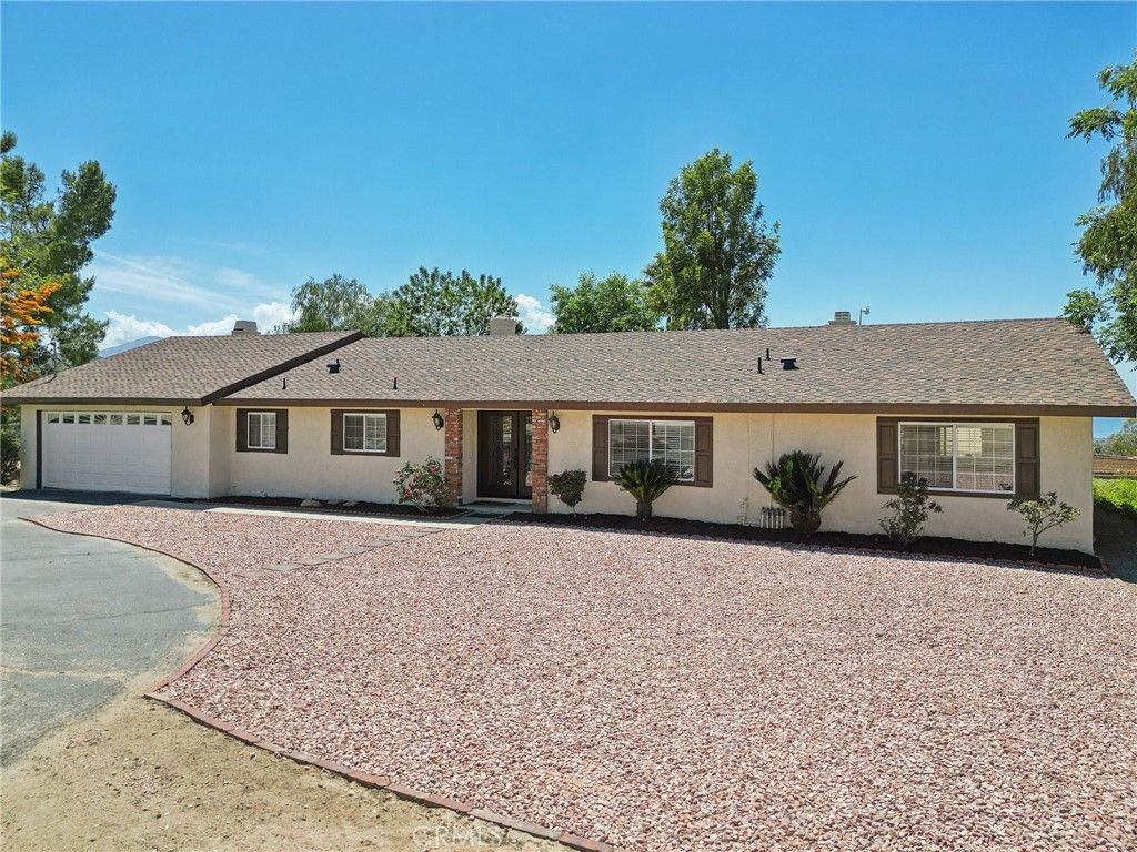 Attached, Backyard, Exterior, Facade, Ranch