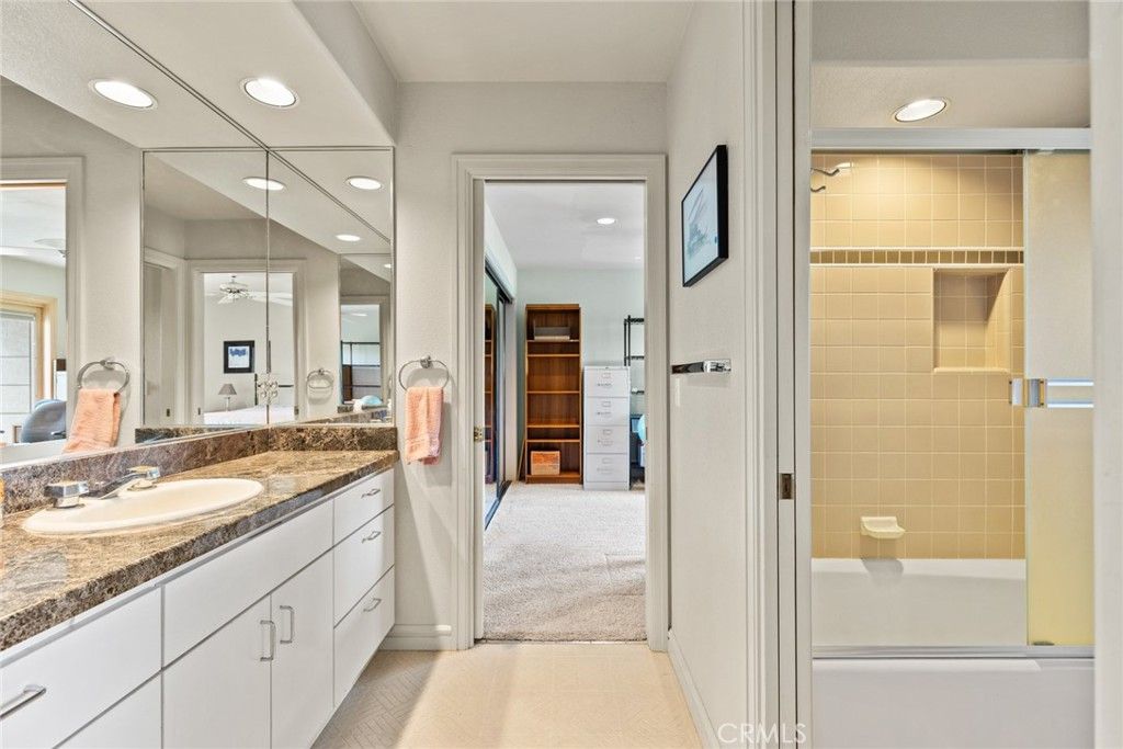 Bathroom, Interior, Recessed Lighting