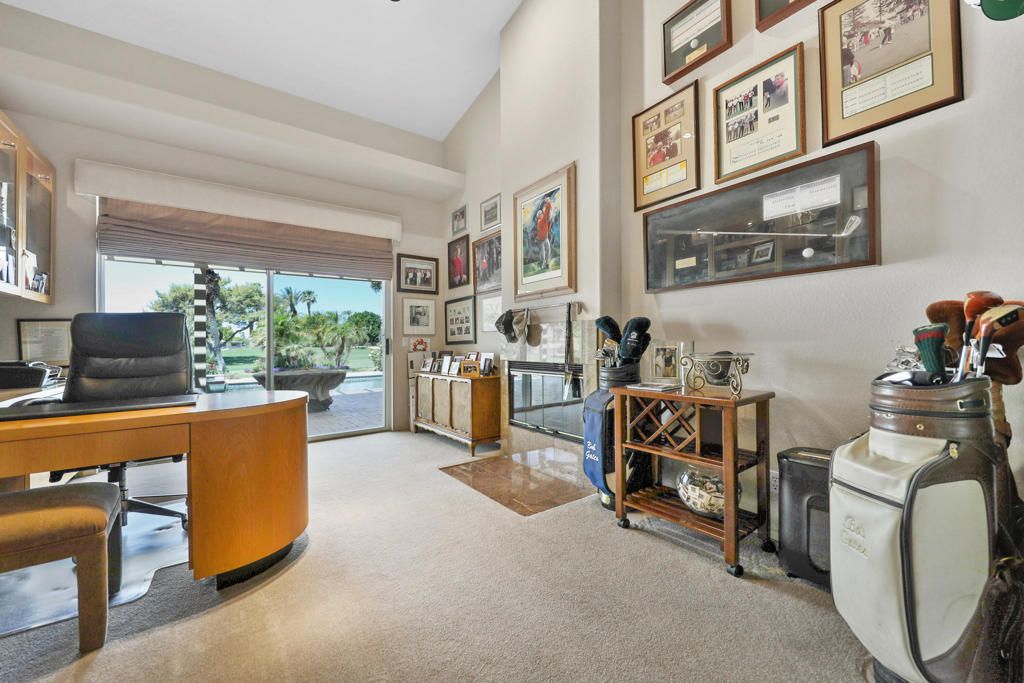Home Office, Interior