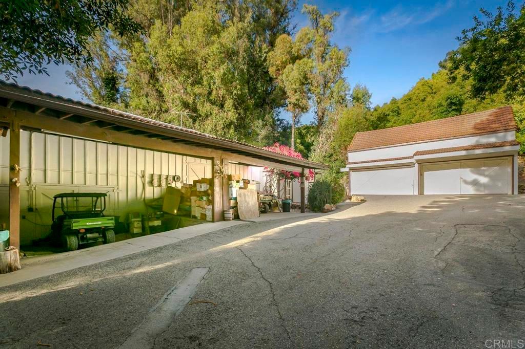 Detached Garage, Exterior