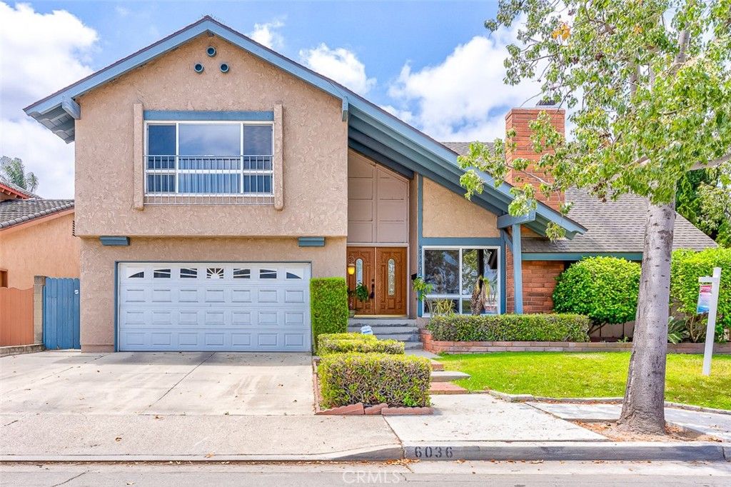 Attached, Exterior, Facade, American Craftsman